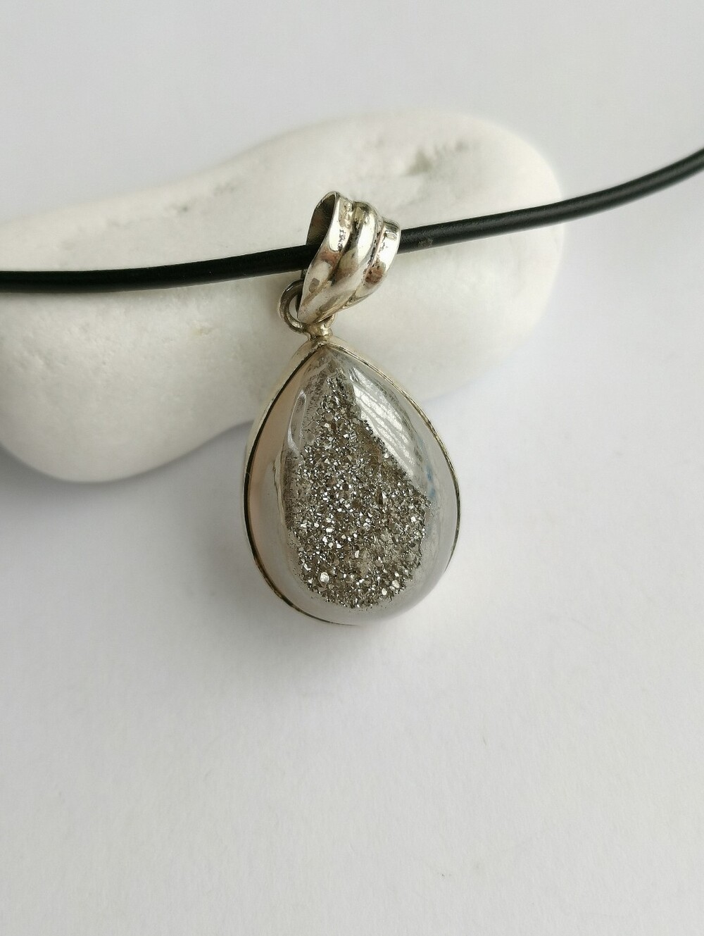 Vintage Modernist sterling silver druzy quartz pendant necklace - Picture 3 of 10